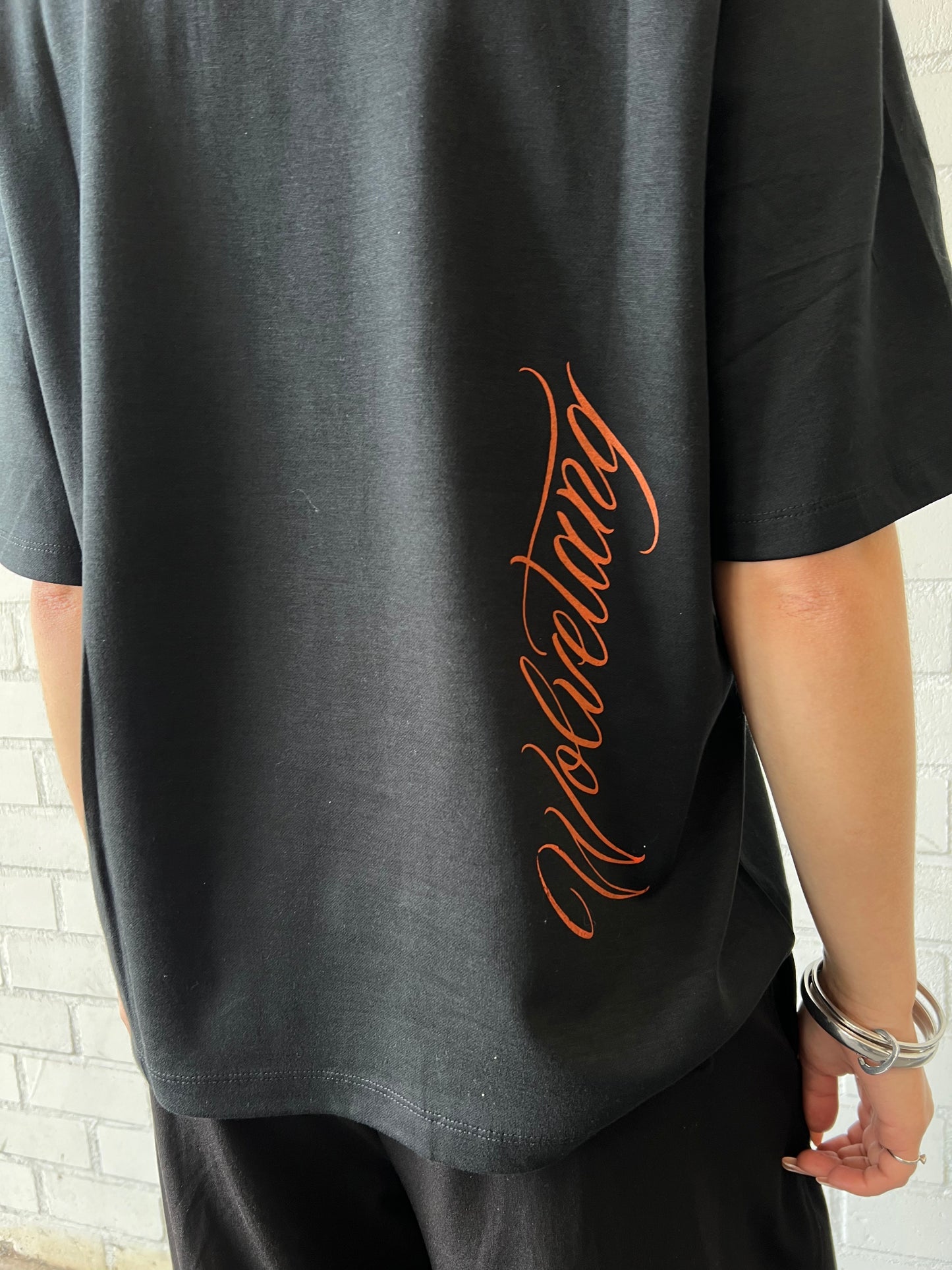 WLVTNG T-SHIRT - BLACK/ORANGE