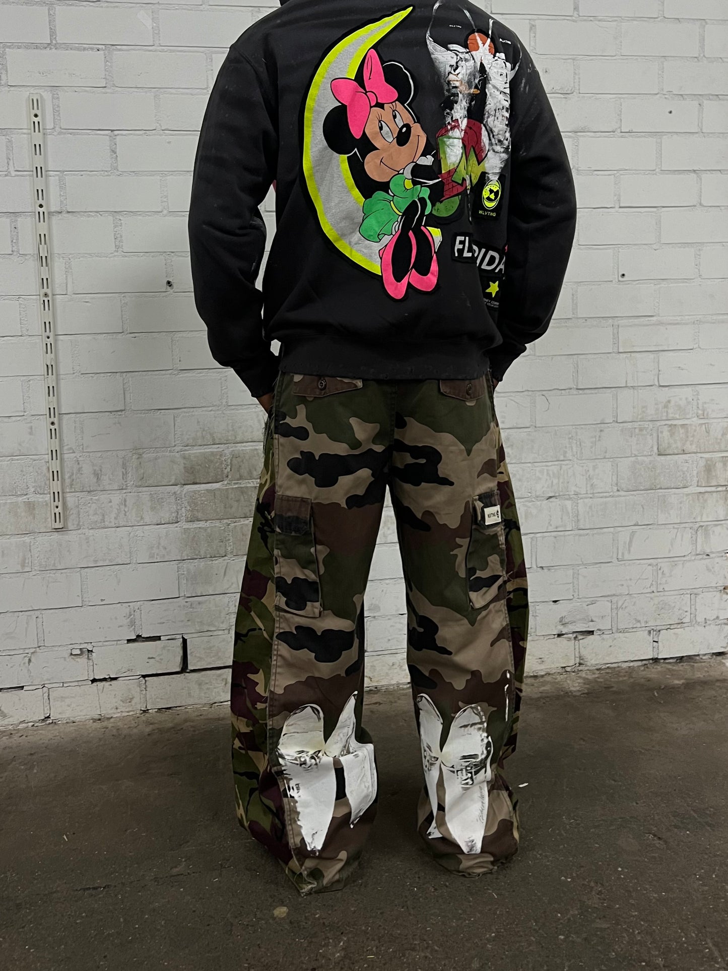 GRAPHIC ZIP UP HOODIE