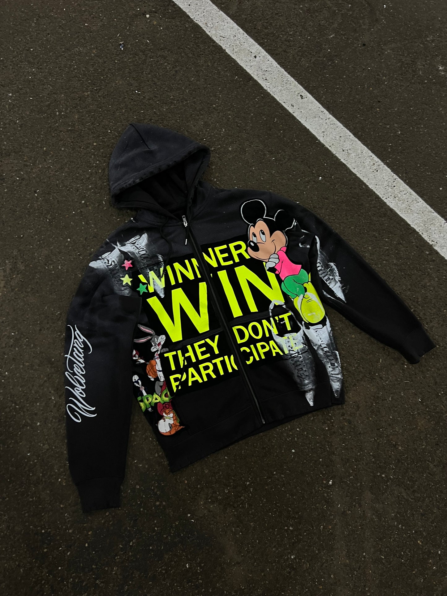 GRAPHIC ZIP UP HOODIE