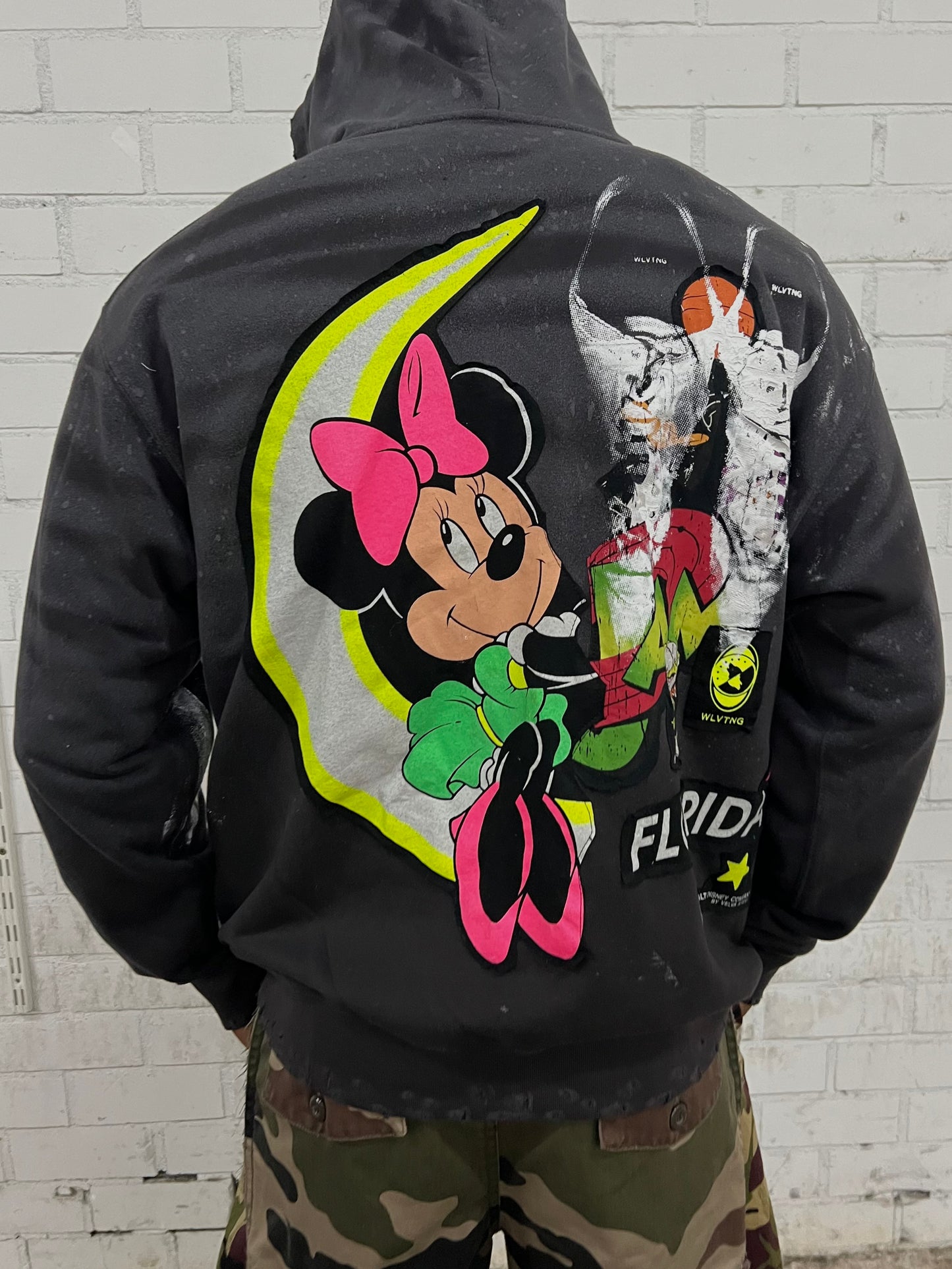 GRAPHIC ZIP UP HOODIE