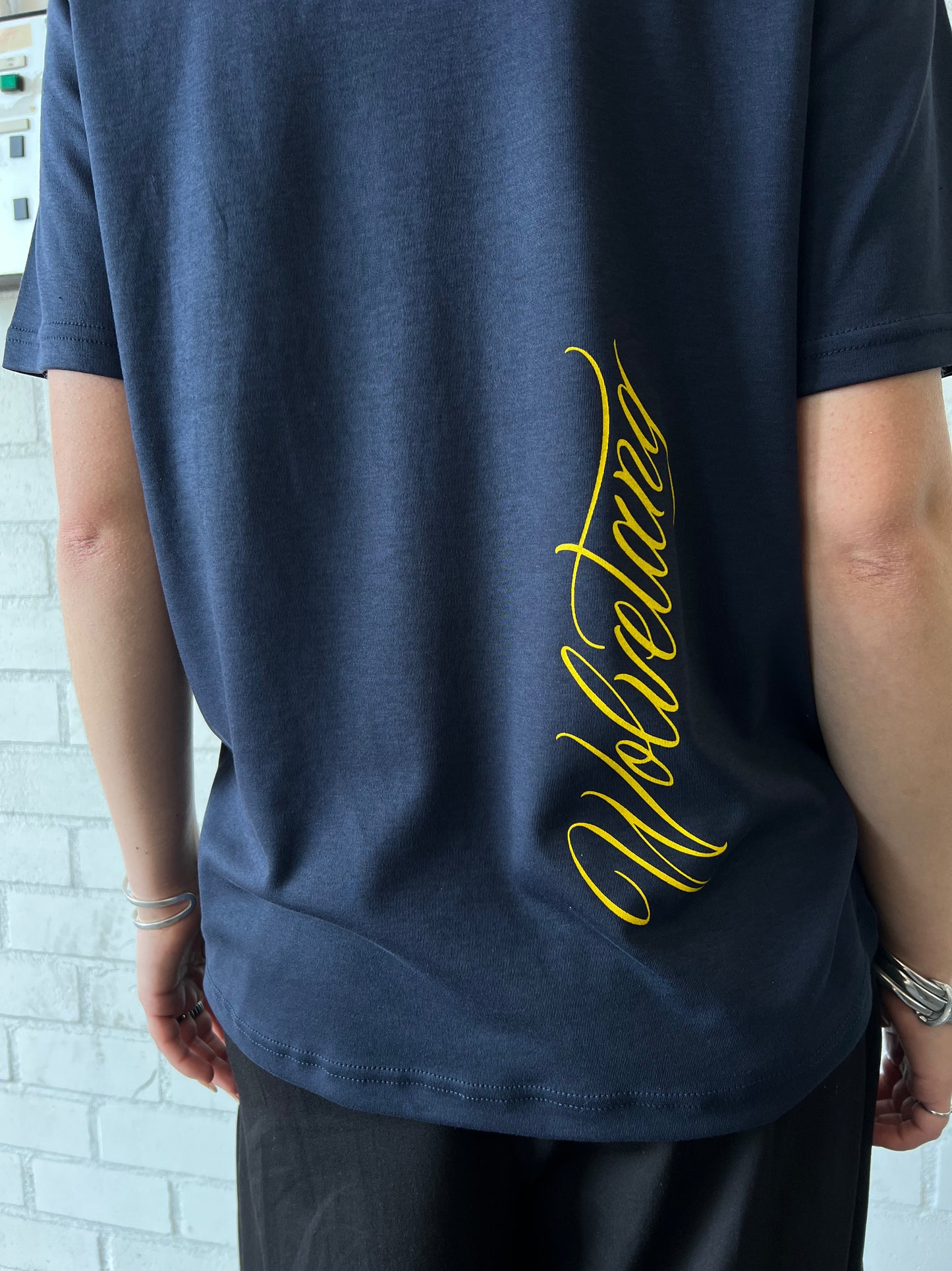 WLVTNG T-SHIRT - DARK BLUE / YELLOW